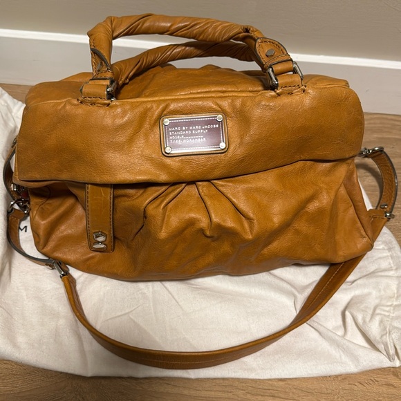 MARC BY MARC JACOBS Classic Leather Bag - Picture 2 of 16